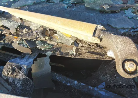 2003 Chrysler Town & Country Limited from USA, damaged, VIN 2C8GP64L03R283185